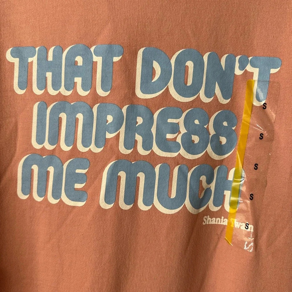 SHANIA TWAIN “That Don’t Impress Me Much” Small Blush Sweatshirt BNWT - Picture 7 of 8